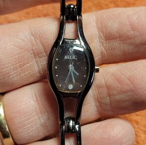 Relic ladies watch , bracelet style. New battery